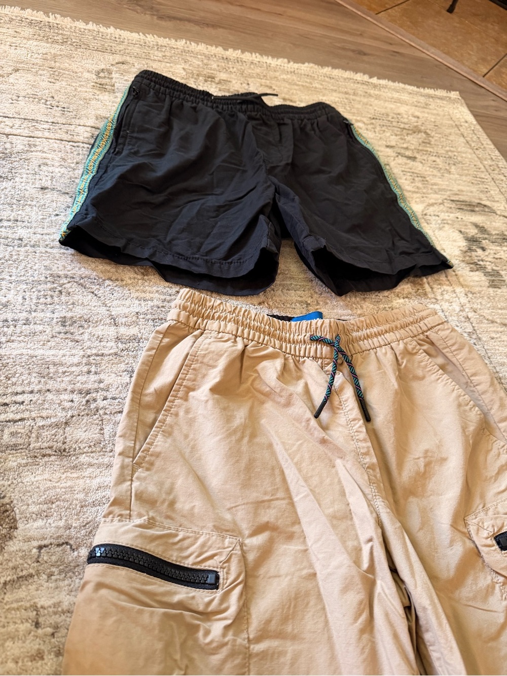 Boys Old Navy pair Above Knee Tech Zip Pocket Shorts & Khaki cargo shorts - Picture 2 of 7